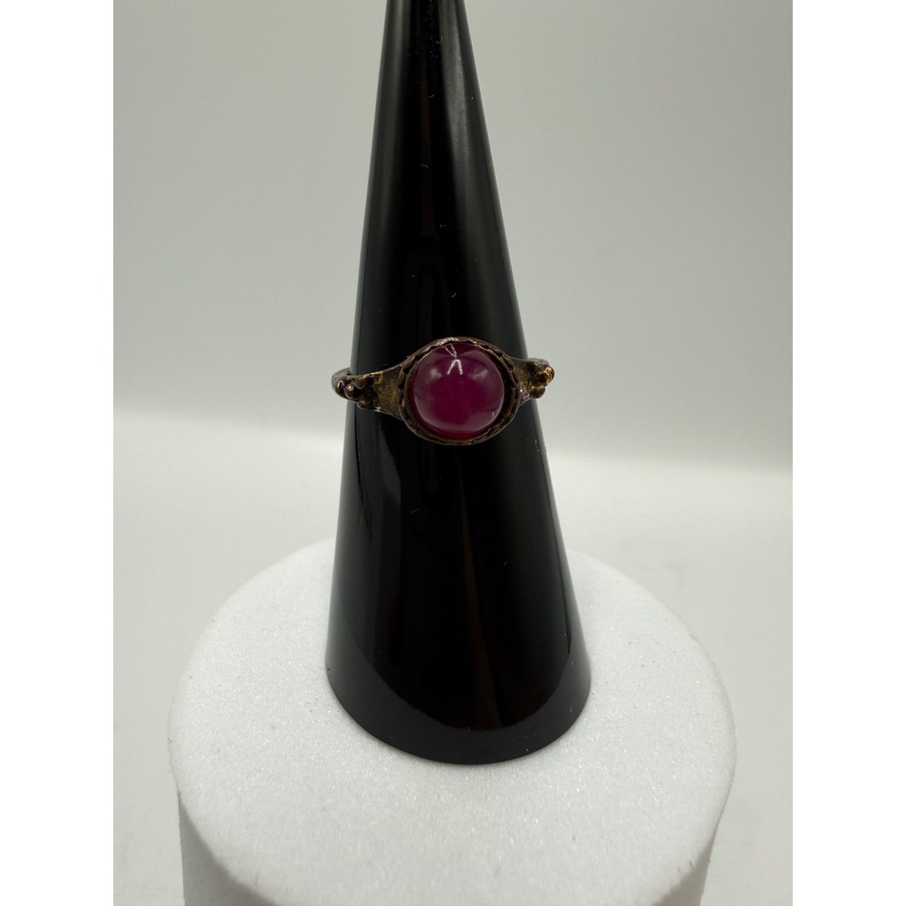 Vintage Cabochon Faux Ruby Statement Ring Gold Tone Textured Band Size 5.5